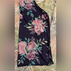 Purple flower multifunctional car seat cover and can be used as a nursing cover.